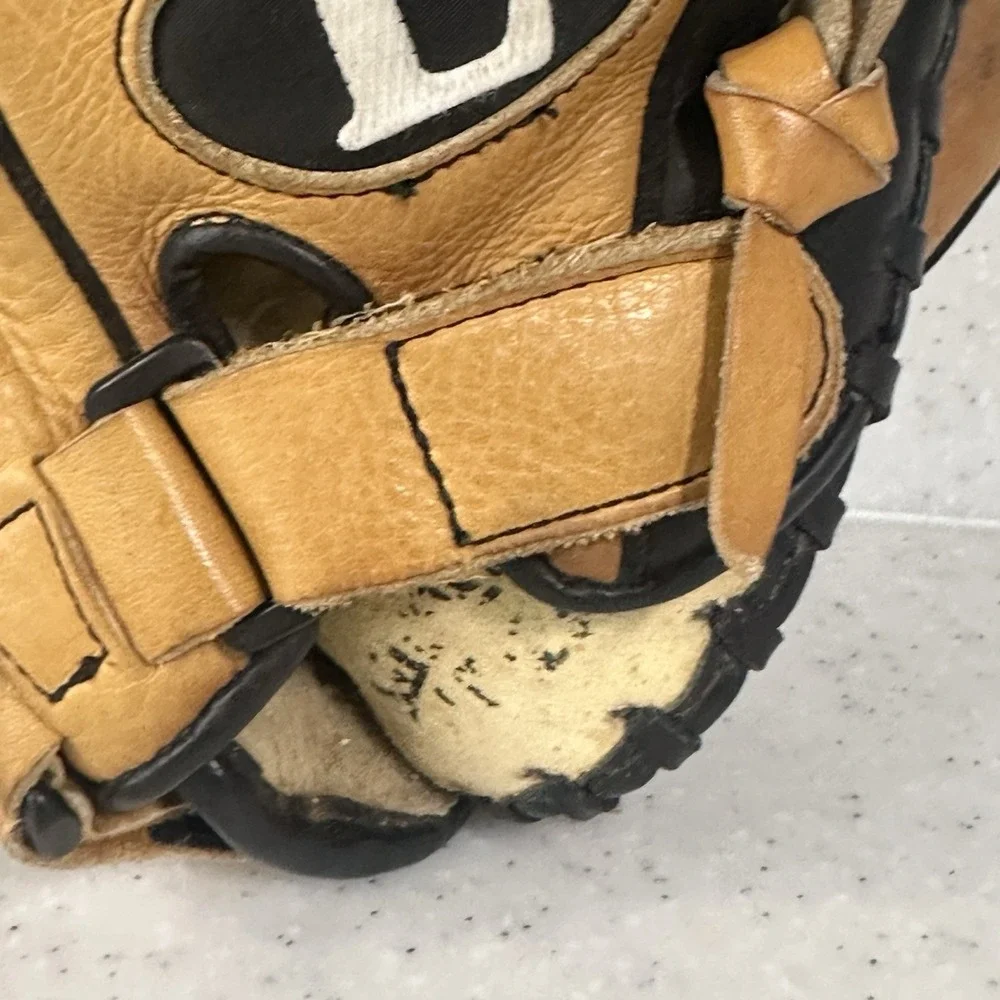 Louisville Slugger Baseball/Softball Glove Model LP1350 Player Series 13.5
